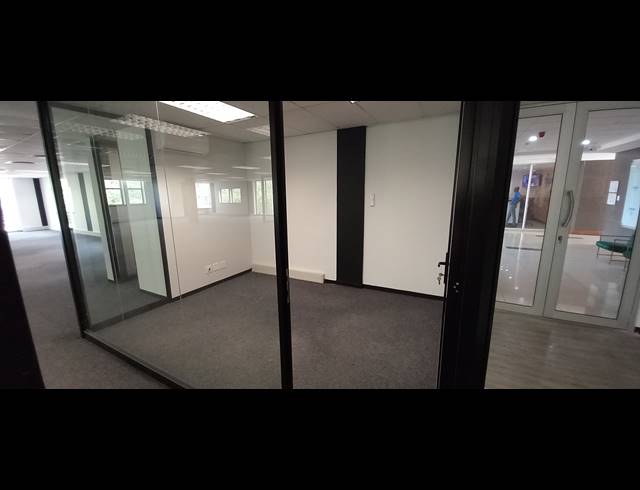 369M² OFFICE TO LET IN BRYANSTON